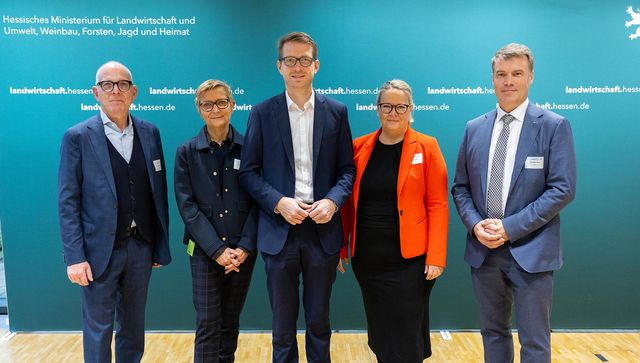 Begrüßung bei der Dialogveranstaltung, Gruppenfoto