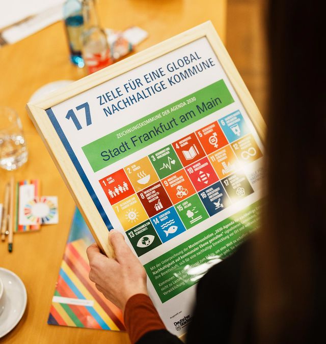 Urkunde der Stadt Frankfurt am Main als Zeichnungskommune der Agenda 2030